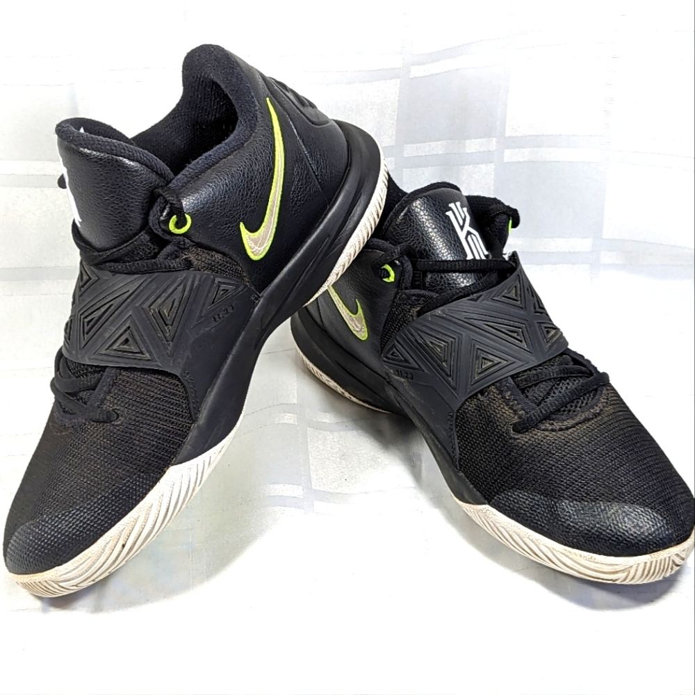 Youth Nike Kyrie Flytrap III Basketball Shoes BQ5620-001 sz 7Y